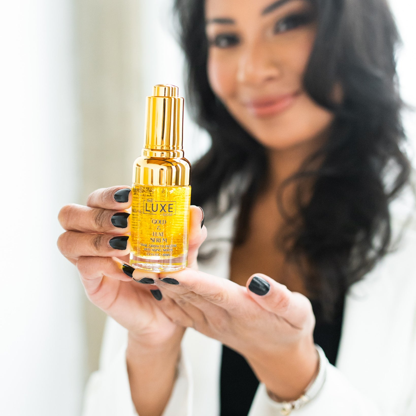 Unveil Radiant Skin with Gold & Luxe Serum!