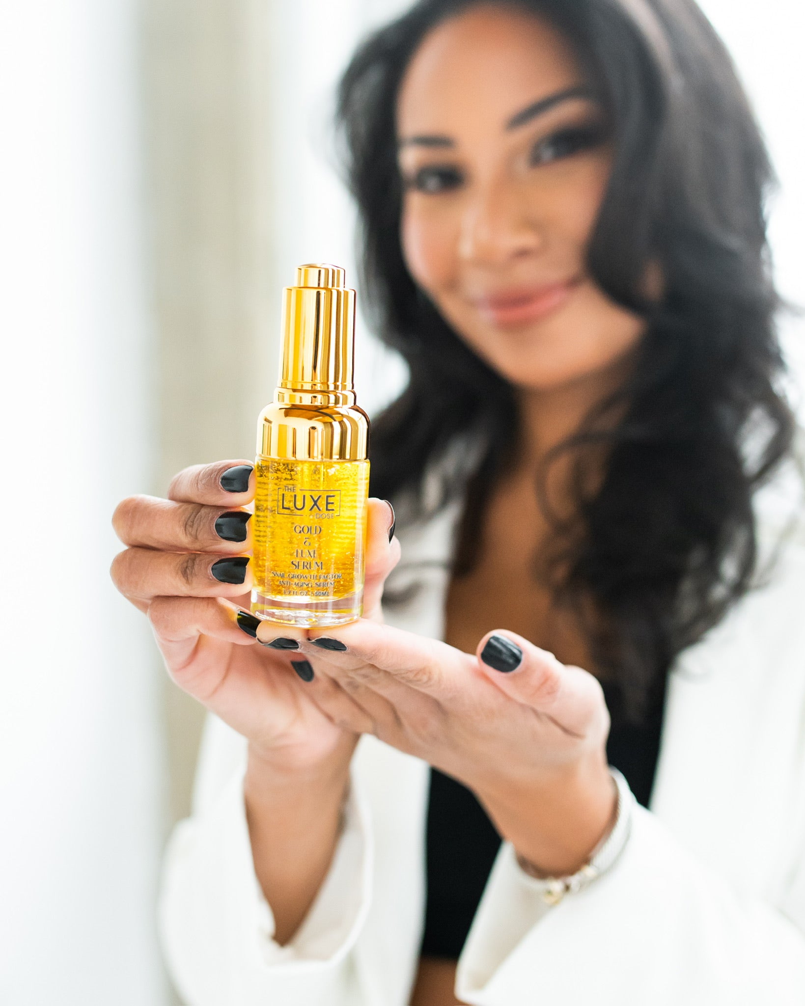 Unveil Radiant Skin with Gold & Luxe Serum!